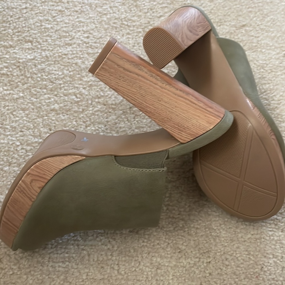 Chinese Laundry Platform Clogs - Picture 5 of 6